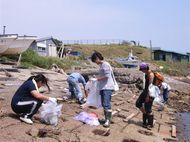 【2009．8．3（月）】ワークキャンパーと住吉浜の海岸清掃しませんか