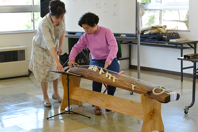 Trying Japanese Harp
